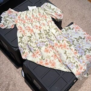 Floral maternity dress, NWT. Long length with knee length liner